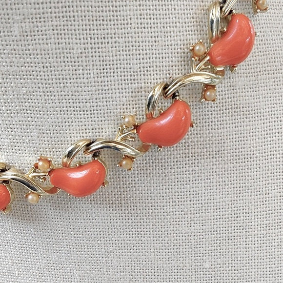 🧡 Vintage Signed Coro Orange Bean & Pearl Necklace - Picture 1 of 3